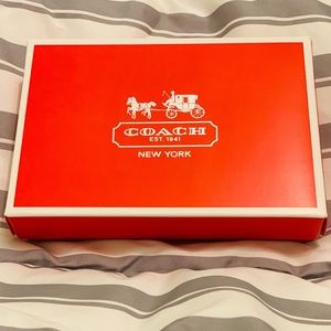 Red Coach box for a small wallet/accessory 🎀